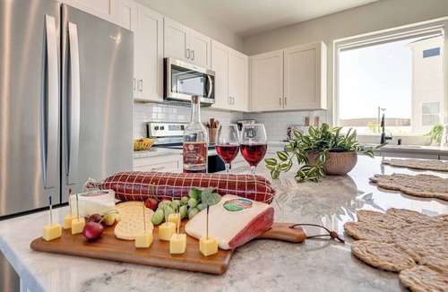 Whitebridge House | Dolly Day Dream 5629-Near Broadway–Sleeps 8