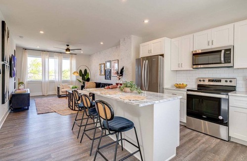 Whitebridge House | Dolly Day Dream 5629-Near Broadway–Sleeps 8