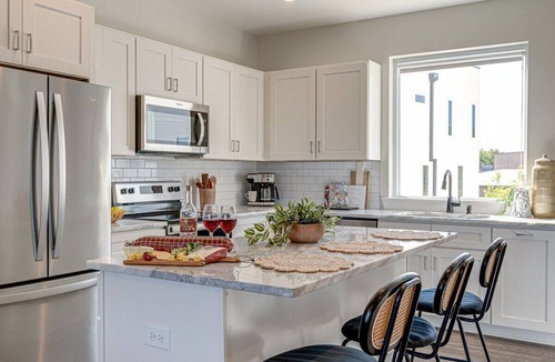 Whitebridge House | Dolly Day Dream 5629-Near Broadway–Sleeps 8