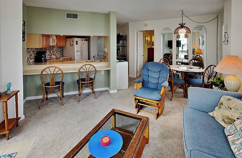Sneads Ferry Condo | Dolphin's Den | Ocean Views + Community Pools