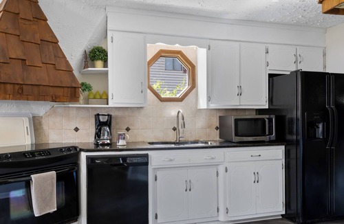 Denver House | "Dome on the Dock" 3Br/3Ba + Tiki Bar + Sleeps 10 + Lakefront