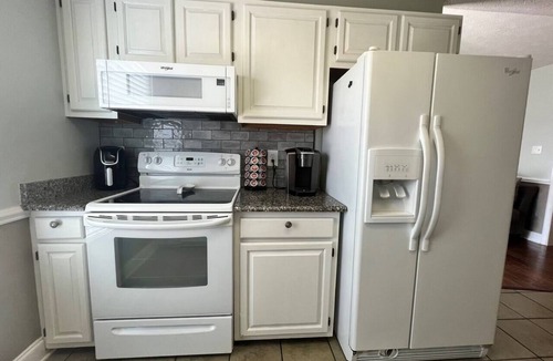 South View House | Doodlebug Cottage ~ Pool + Hot Tub Oasis + Close to I-95