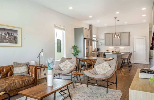 Talbot's Corner House | Double Time - Ping-Pong Table - Mins to Germantown