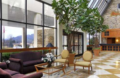 Oak Ridge Hotel | DoubleTree by Hilton Hotel Oak Ridge - Knoxville