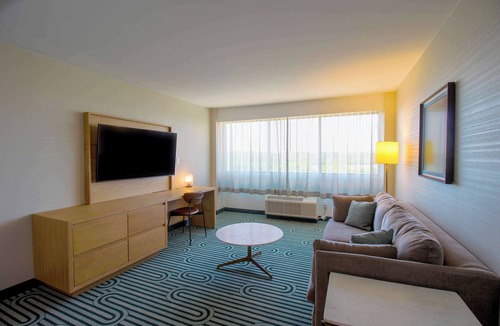 Clarksville Hotel | DoubleTree by Hilton Clarksville Riverview