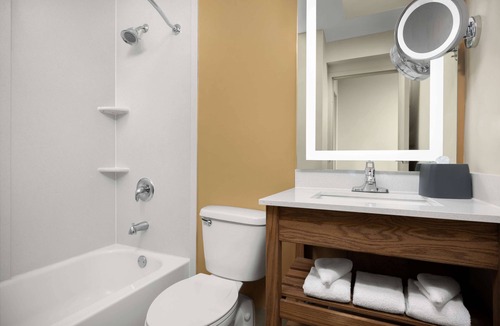 Greensboro Hotel | DoubleTree by Hilton Greensboro Airport