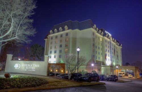 Atlanta Hotel | Doubletree Suites by Hilton at The Battery Atlanta