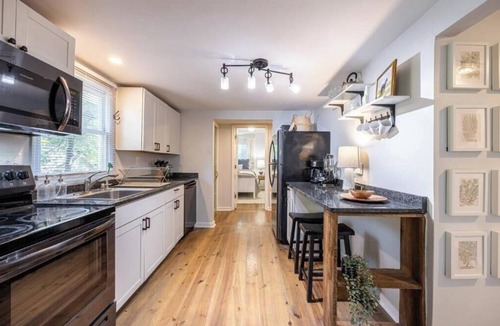 Athens House | Downtown Bungalow < Less than 1.5 Miles to UGA!