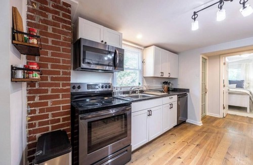 Athens House | Downtown Bungalow < Less than 1.5 Miles to UGA!