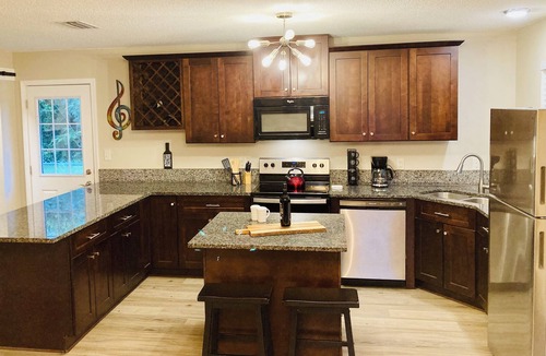 Downtown House | Downtown bungalow, pet friendly, fenced yrd, walk to restaurants, parades & bay!