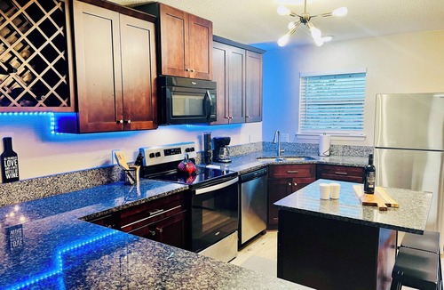 Downtown House | Downtown bungalow, pet friendly, fenced yrd, walk to restaurants, parades & bay!