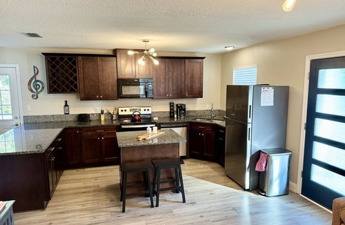 Downtown House | Downtown bungalow, pet friendly, fenced yrd, walk to restaurants, parades & bay!
