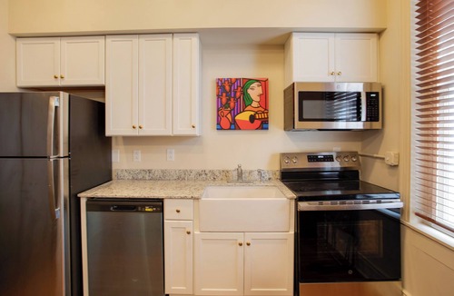 Florence Apartment | Downtown Business Hub! Walkable Condo in Florence