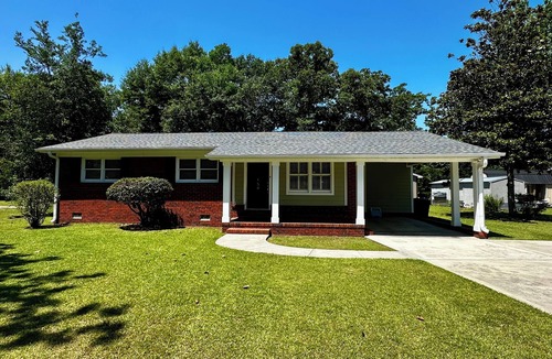 Conway House | Downtown Conway 3 bedroom home in picturesque neighborhood