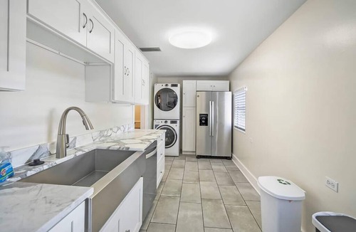 Downtown Historic District House | Downtown dog-friendly 4 bedroom house, walk everywhere, free parking