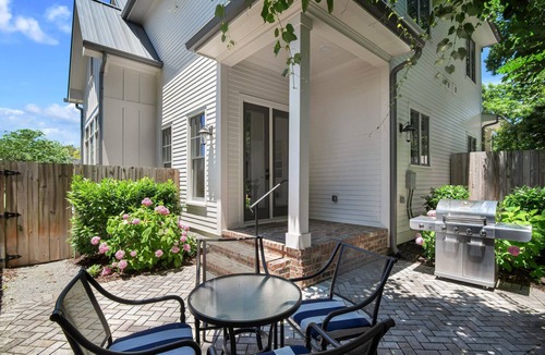 Historic Downtown Franklin House | Downtown Franklin Farmhouse 2. Steps to Dining, Shops & Cafes