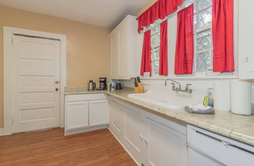 Columbus House | Downtown, Mins to Lakebottom Park-Our Midtown Nook