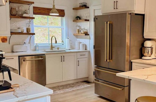 Sky Valley House | Dragonfly Cabin, private pond, firepit, BBQ, AC