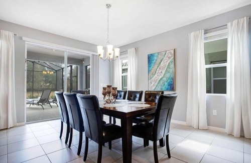 Loughman House | Dream Vacation Home with Pool and Spa next to Disney!
