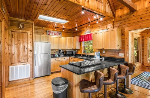 Smoky Mountains Cabin | Dreamy Cabin Escape Amazing Views, HotTub & Dogs