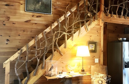 Helen House | Dropped rates for June! Beautiful Cozy Cabin Nestled in the Sautee Valley.