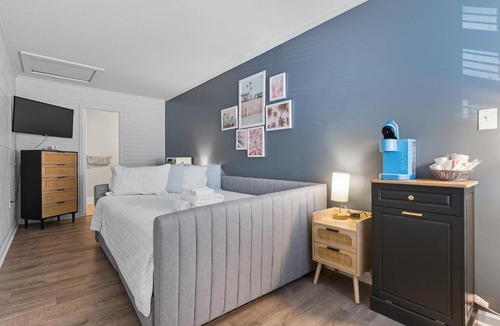 Carolina Beach Hotel | Dry Dock Inn