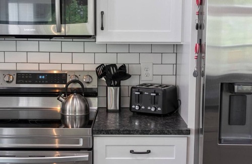 Winchester Apartment | Dry Jack Tim-Hot Tub, Water Views, Marina