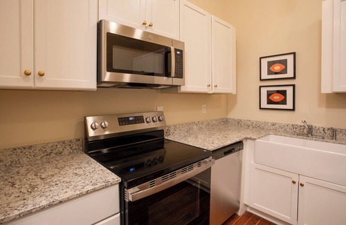 Florence Apartment | Dtwn Florence Studio 1/2 Mi to Regional Med Center