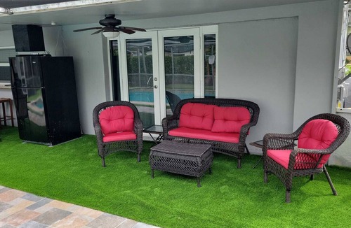 Hollywood Hills House | Dual Masters - Screened Pool - Media Game Room - 1GB Internet - Beach 6 Miles