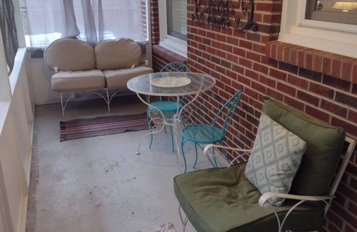 Durham House | Duke and UNC at your Doorstep, 3 bed 1 bath that fits 5