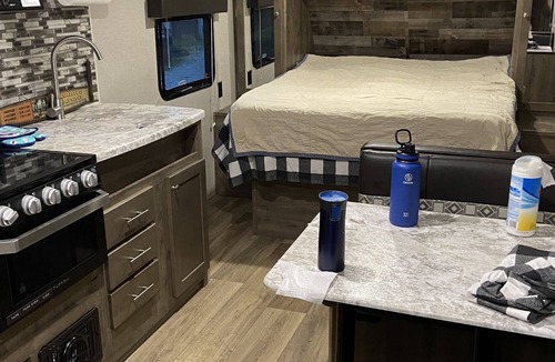 Jasper House | Dutchmen Aspen trail RV sleeps 3-4