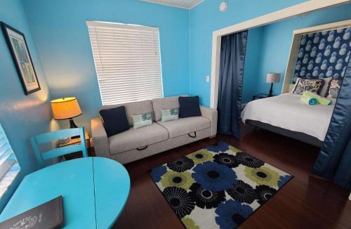 Downtown Apartment | Duval Street Suite overlooking Duval w parking and pool