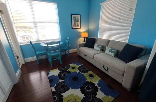 Downtown Apartment | Duval Street Suite overlooking Duval w parking and pool