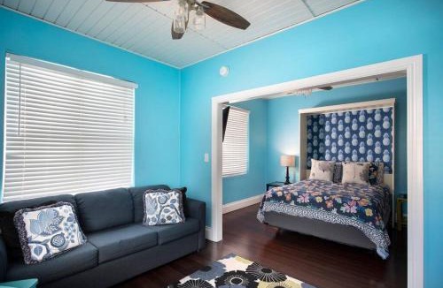 Downtown Apartment | Duval Street Suite overlooking Duval w parking and pool