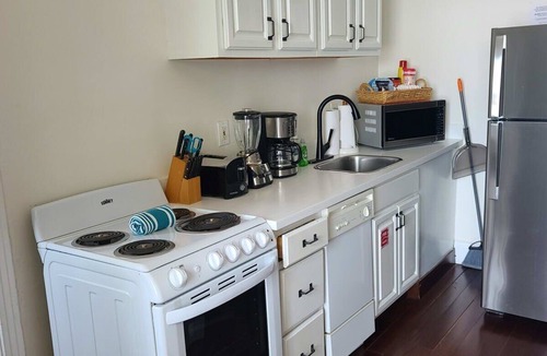 Downtown Apartment | Duval Street Suites full kitchen, free parking, heated pool