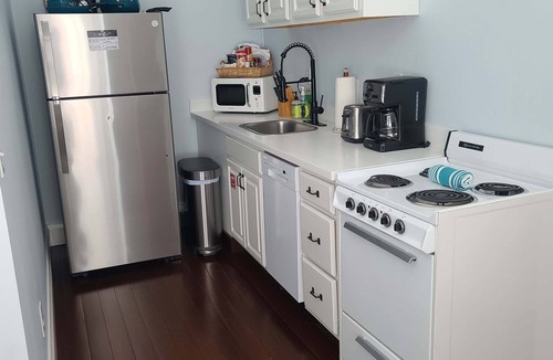 Downtown Apartment | Duval Street Suites full kitchen, free parking, & heated pool