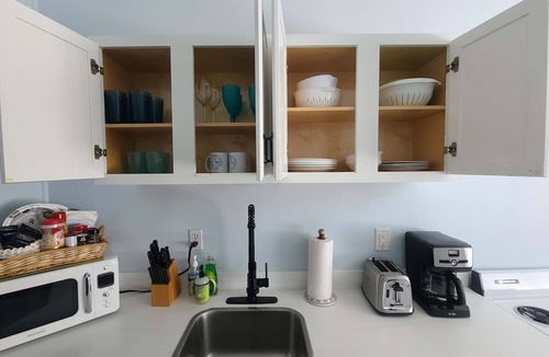 Downtown Apartment | Duval Street Suites full kitchen, free parking, & heated pool