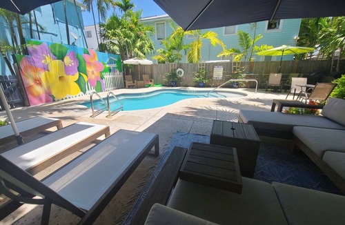 Downtown Apartment | Duval Street Suites full kitchen and heated pool