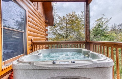 Sevierville Cabin | 🦅Eagle's Hangout | Game Room + Pool Table + Hot Tub + Community Pool🏔️