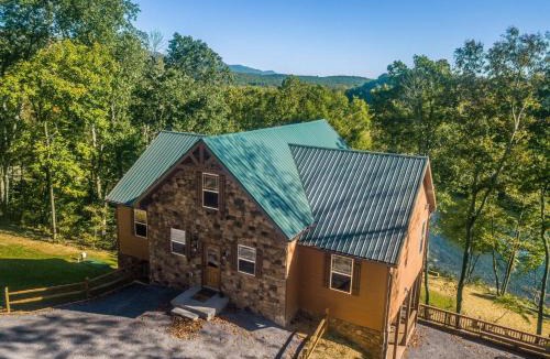 Luray Cabin | Eagle's Nest- A pet friendly cabin on the river!