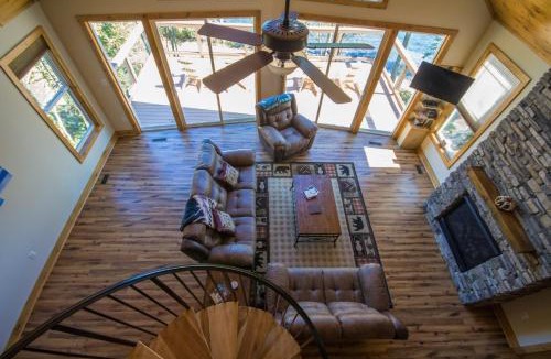 Luray Cabin | Eagle's Nest- A pet friendly cabin on the river!
