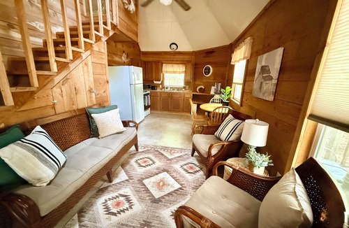 Caddo Gap Cabin | Eagle’s Nest Cabin Private Forest Stay