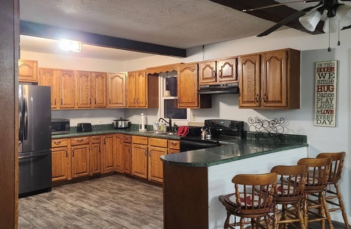Green Valley House | Eagles Roost, Spacious House for large groups,Sleeps 12 comfortably