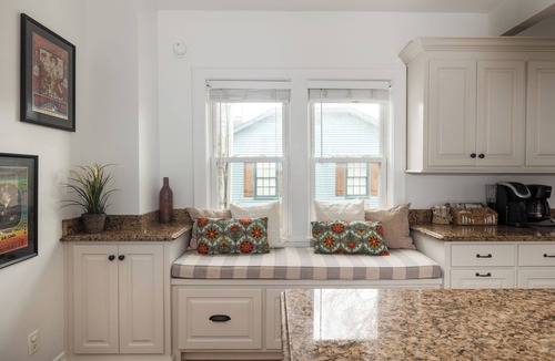 Rosebank Cottage | East Nashville Walkable Cottage- Sleeps 8