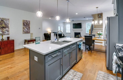 Decatur House | Easy I-20 Access: Family Escape w/Deck in Decatur