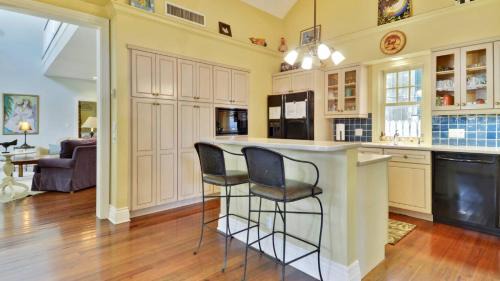 Bahama Village House | Easy Livin by AvantStay Key West Home w Pool BBQ Week Long Stays Only