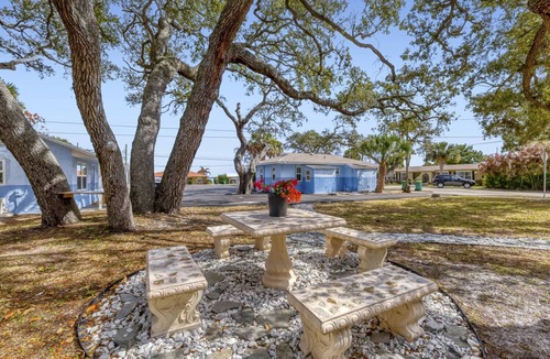 Tropic Apartment | Eau Gallie Studio w/Kitchenette | Beach & River