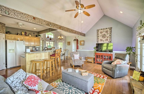 Ranger Cottage | Eclectic Ranger Home w/Mtn Views + Hot Tub!