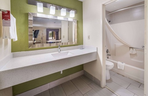 Forest Park Hotel | Econo Lodge Atlanta Airport East