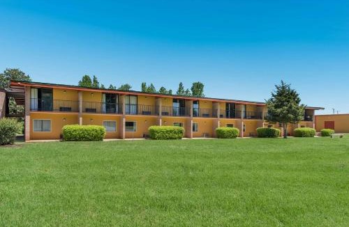 High Point Hotel | Econo Lodge High Point - Archdale